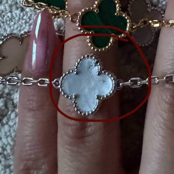 Luxury 5 Motifs Clover Pearly Bracelet - Picture 2 of 3